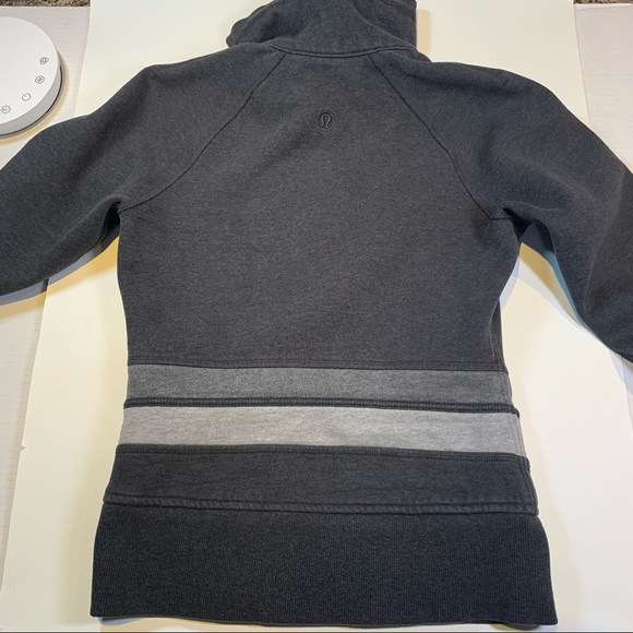 Sz. 4 Lululemon grey mock neck zip up sweater - Picture 9 of 11